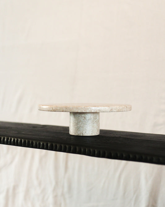 buff marble cake stand